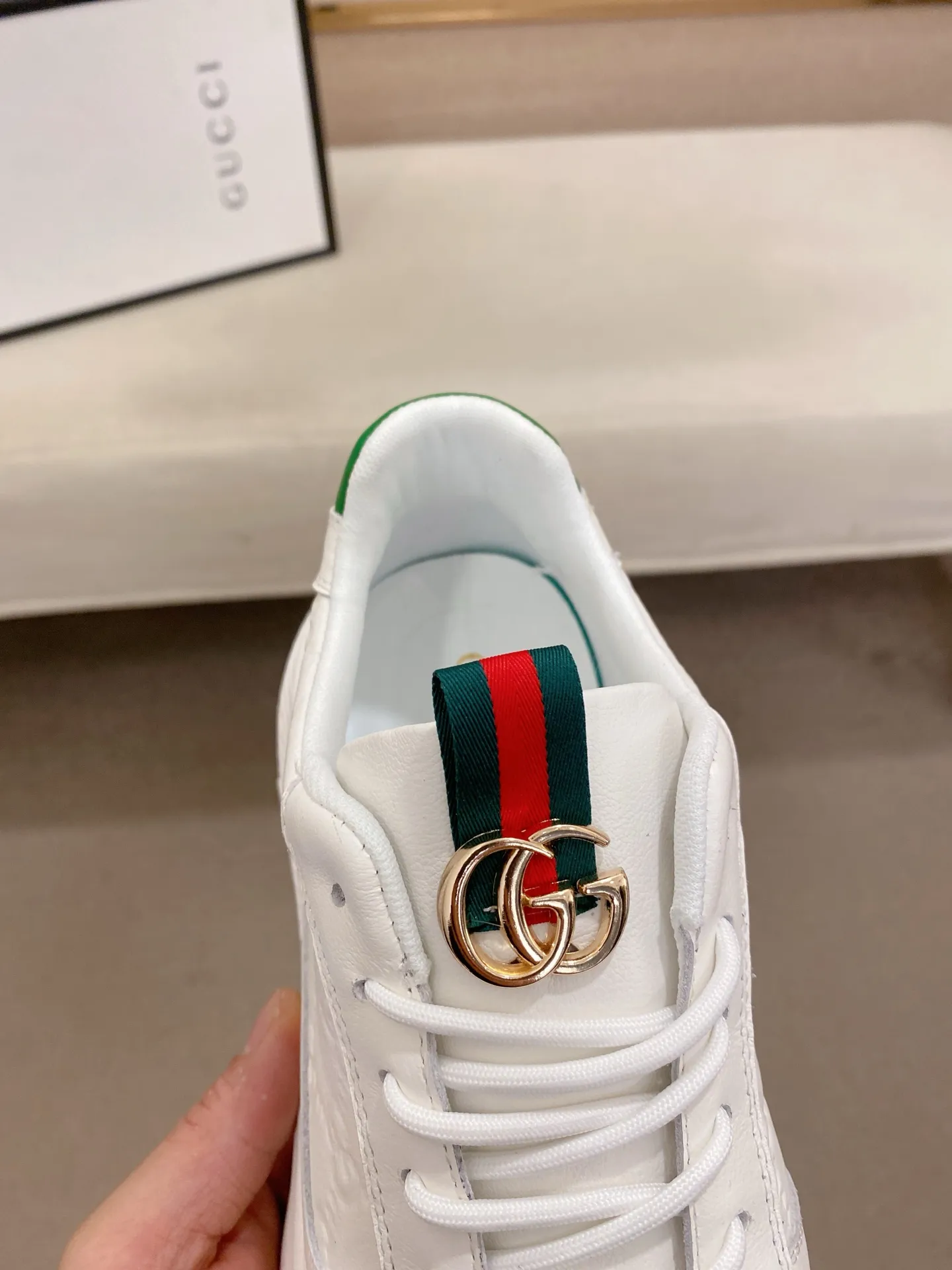 Men's shoes 💰 462💰The new GUCCI (Gucci) counters are launched simultaneously. The new men's shoes, 😘fabrics are selected from imported cowhide, and the lining is sheepskin lining. 👍🏿 High-end ☄️ air-cushion molded anti-slip rubber outsole, exquisite lines, simple and elegant, comfortable and high-end for leisure travel. Code number: 38 to 44 (45 can be customized and cannot be returned or exchanged)